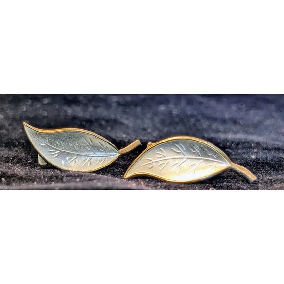 David Anderson Norway White Enamel on Sterling Silver Leaves Clip Earrings - Picture 7 of 7